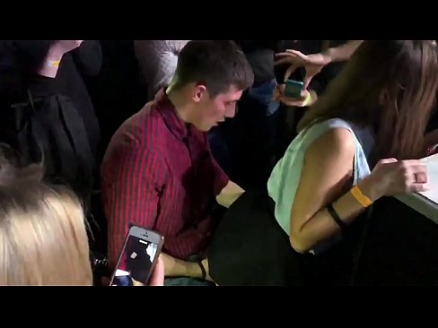 ❤️ Sexe réel dans une boîte de nuit russe. Jeune fille russe de 18 ans baisée dans l'anus et le vagin dans une boîte de nuit. ❌ Fuck vidéo at fr.gaypornforyou.ru ❤